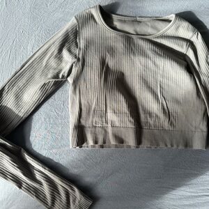 Light grey ebb to street cropped top